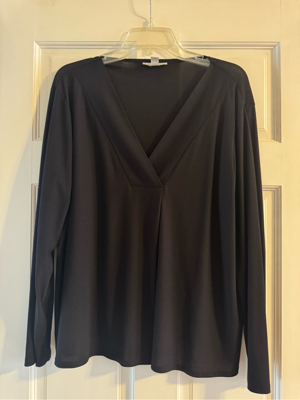 Dana Buchman Black V-Neck Long Sleeve Top